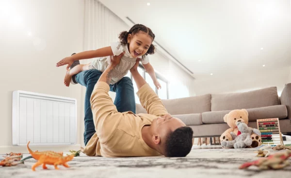 salon pere avec sa fille et radiateur a inertie seche ceramique en fond